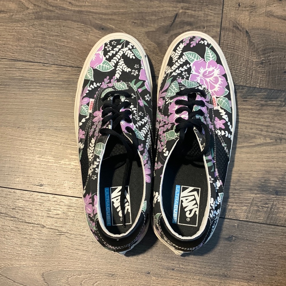 Brand: Vans off the wall. Size: Women’s 11, Has a floral pattern arrangement.